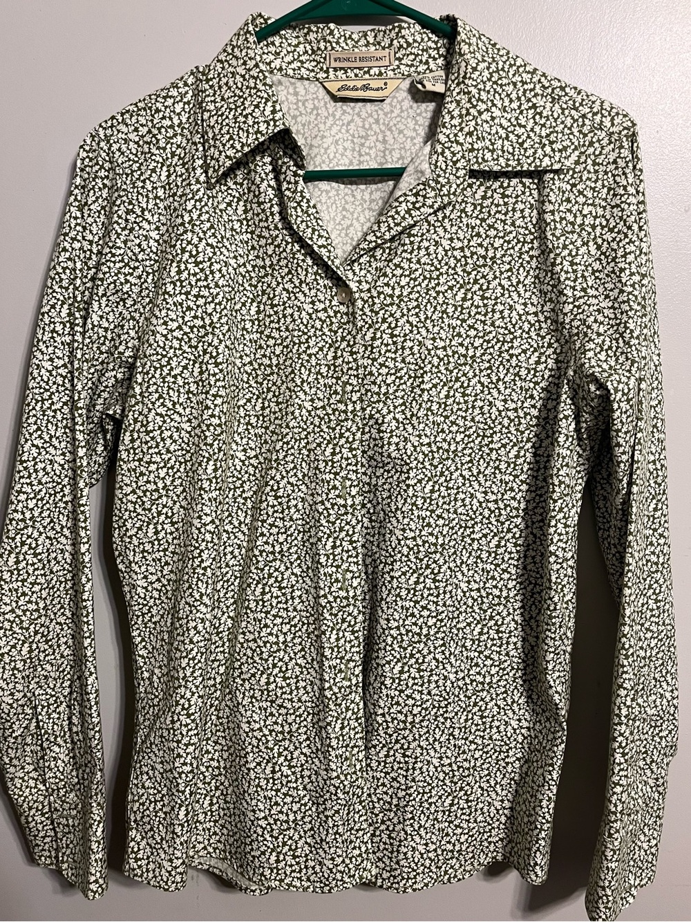 Eddie Bauer Long Sleeved Green and White Leaves design Button-Up Shirt  Sz M